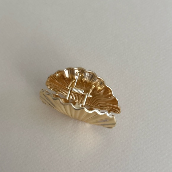 Gold Shell hair clips N1766 - Picture 2 of 3